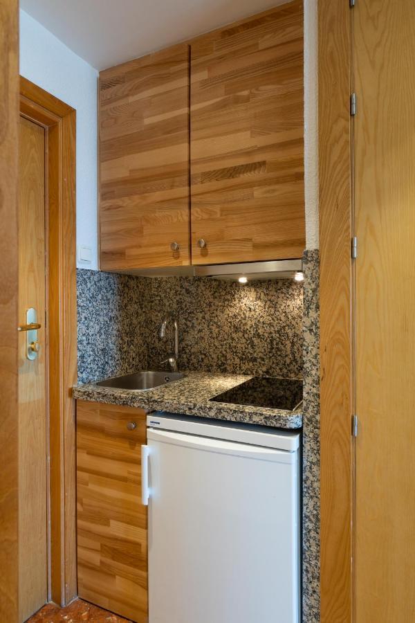 Hotel Apartamentos Bajondillo ตอร์เรโมลิโนส ภายนอก รูปภาพ Kitchen