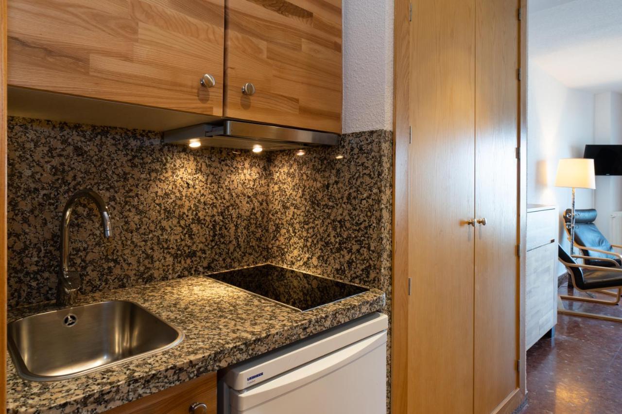 Hotel Apartamentos Bajondillo ตอร์เรโมลิโนส ภายนอก รูปภาพ Kitchen