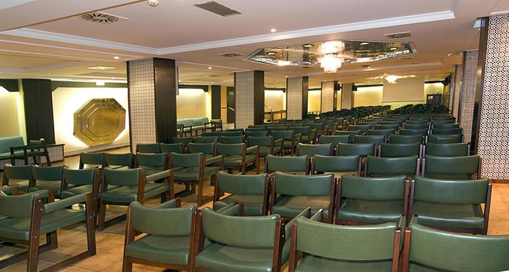 Hotel Apartamentos Bajondillo ตอร์เรโมลิโนส ภายนอก รูปภาพ The interior of the mosque