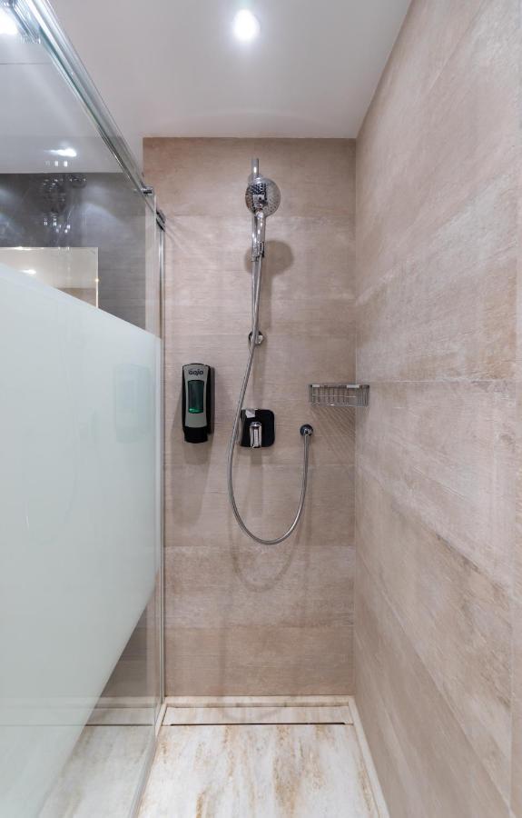 Hotel Apartamentos Bajondillo ตอร์เรโมลิโนส ภายนอก รูปภาพ Shower