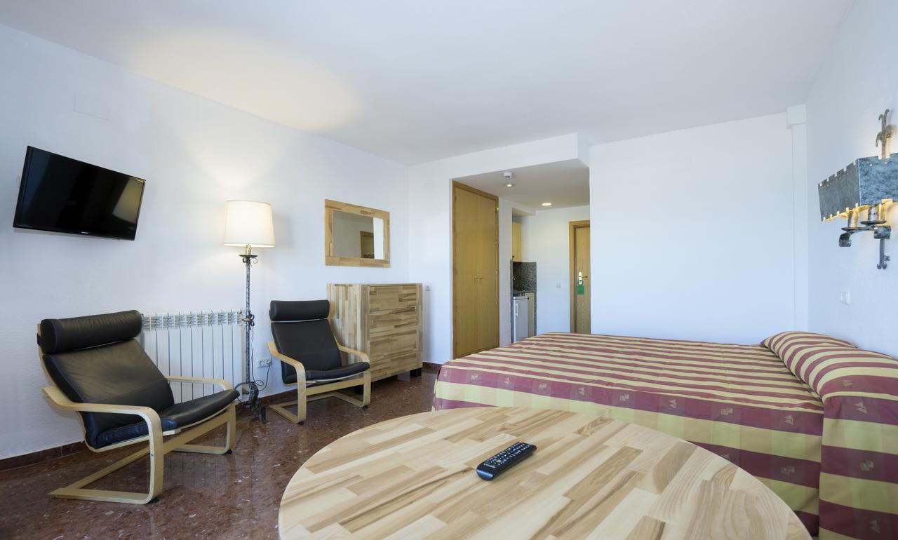 Hotel Apartamentos Bajondillo ตอร์เรโมลิโนส ภายนอก รูปภาพ Interior of a room