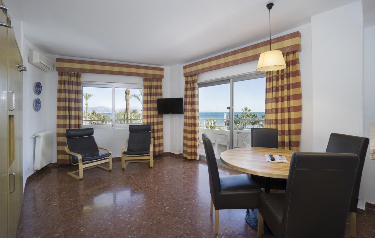 Hotel Apartamentos Bajondillo ตอร์เรโมลิโนส ภายนอก รูปภาพ Interior of a typical apartment
