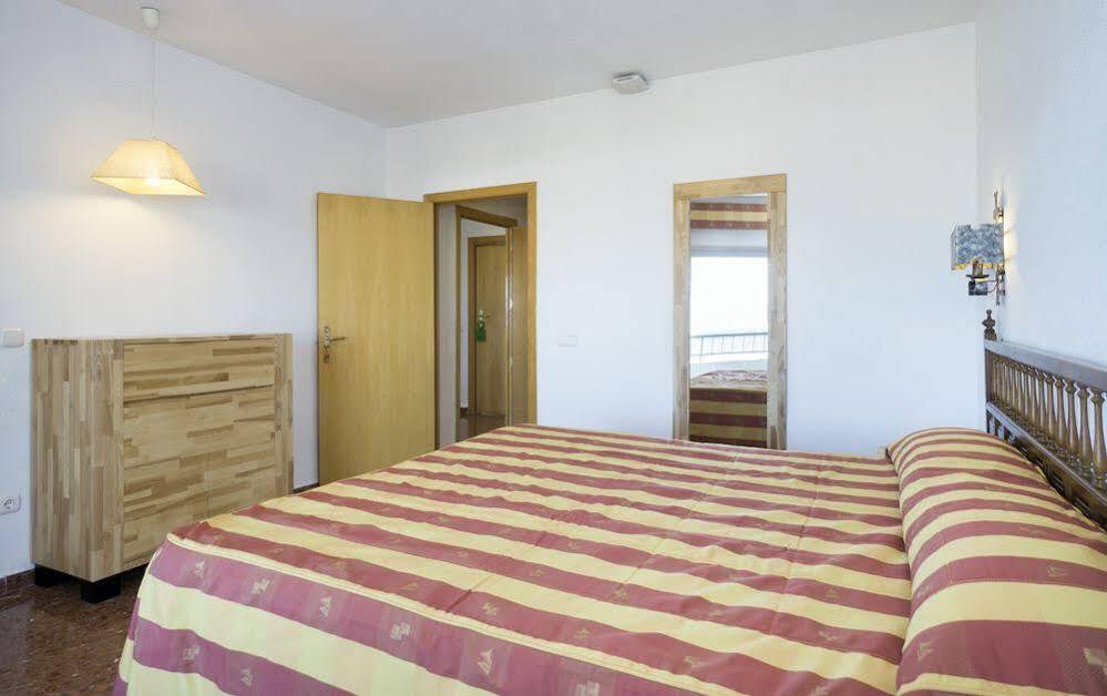 Hotel Apartamentos Bajondillo ตอร์เรโมลิโนส ภายนอก รูปภาพ Bedroom