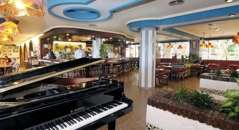 Hotel Apartamentos Bajondillo ตอร์เรโมลิโนส ภายนอก รูปภาพ The interior of the hotel