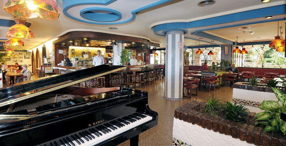Hotel Apartamentos Bajondillo ตอร์เรโมลิโนส ภายนอก รูปภาพ The interior of the hotel